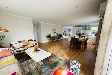 Photo of property in 20 Samuel Cassidy Avenue, Swanson, Auckland, 0614