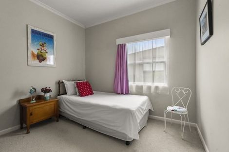 Photo of property in 19 Merani Street, Narrow Neck, Auckland, 0622