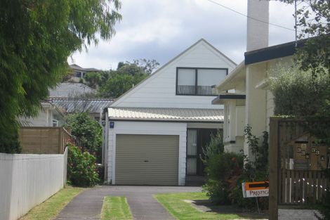 Photo of property in 2/33 Nile Road, Milford, Auckland, 0620