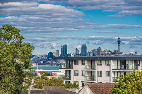 Photo of property in 10 Ander Place, Takapuna, Auckland, 0622