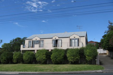 Photo of property in 1/865 Beach Road, Waiake, Auckland, 0630