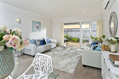Photo of property in 2/7 Richards Avenue, Forrest Hill, Auckland, 0620