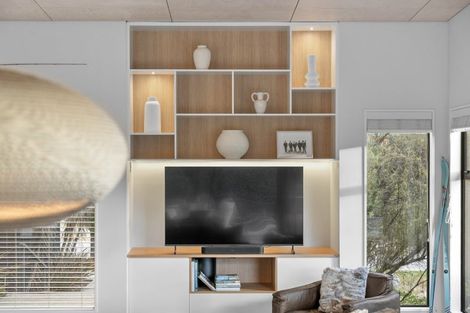 Photo of property in 1 Kirimoko Crescent, Wanaka, 9305