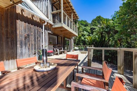 Photo of property in 40 Lone Kauri Road, Karekare, New Lynn, 0772