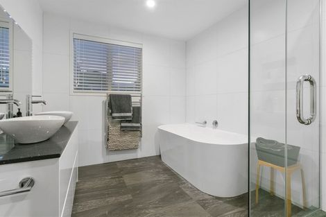 Photo of property in 1/148 Beach Road, Campbells Bay, Auckland, 0630