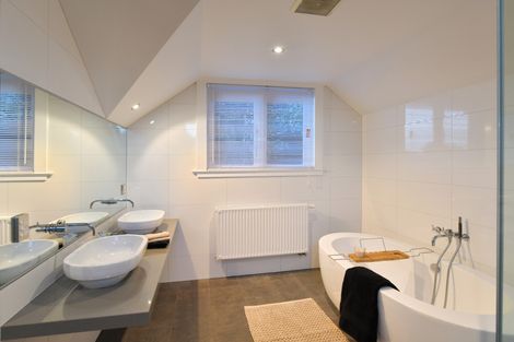 Photo of property in 103 Hackthorne Road, Cashmere, Christchurch, 8022