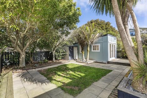 Photo of property in 39 Dee Street, Island Bay, Wellington, 6023