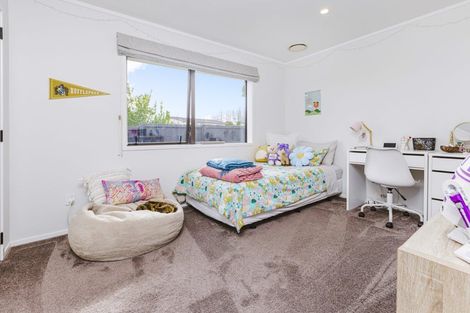 Photo of property in 9 Elrita Place, Conifer Grove, Takanini, 2112