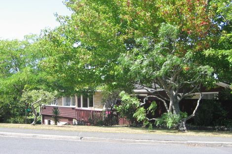 Photo of property in 20 Easton Park Parade, Glenfield, Auckland, 0629