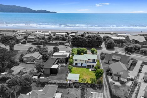 Photo of property in 104 Tutere Street, Waikanae Beach, Waikanae, 5036