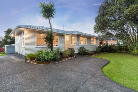 Photo of property in 9 Pendlebury Street, Green Bay, Auckland, 0604