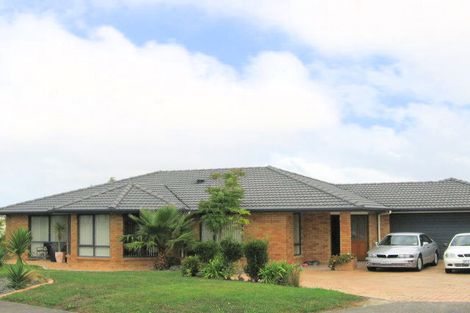 Photo of property in 22 Carrowmore, Pinehill, Auckland, 0632