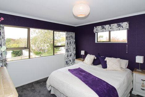 Photo of property in 5 Chisholm Place, Carterton, 5713