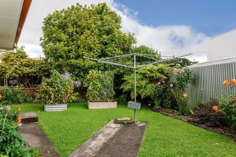 Photo of property in 17 Mccallum Street, Dannevirke, 4930