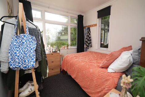 Photo of property in 37 Winston Avenue, Hokowhitu, Palmerston North, 4410