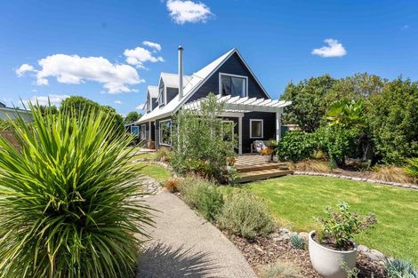 Photo of property in 16 Ngapaki Street, Waikanae Beach, Waikanae, 5036