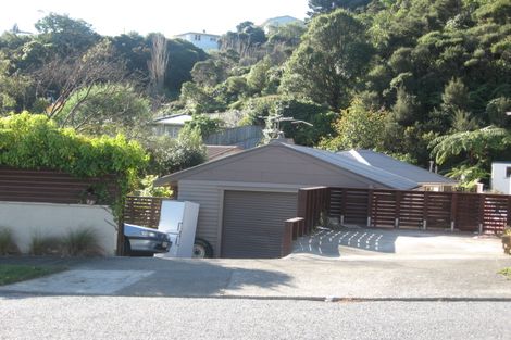 Photo of property in 12 James Grove, Stokes Valley, Lower Hutt, 5019