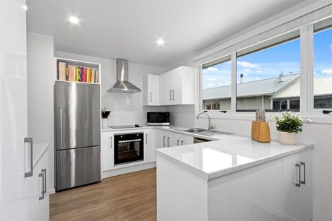 Photo of property in 8b Queenspark Drive, Parklands, Christchurch, 8083