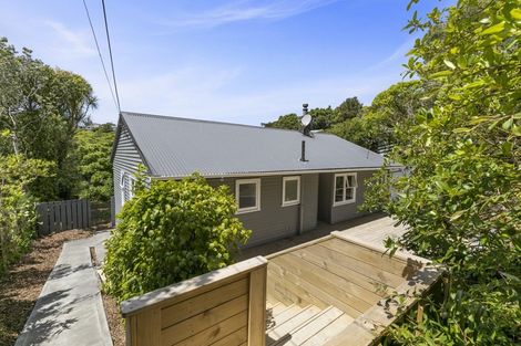 Photo of property in 138 Miromiro Road, Normandale, Lower Hutt, 5010