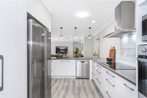 Photo of property in 19 Puhirake Crescent, Pyes Pa, Tauranga, 3112