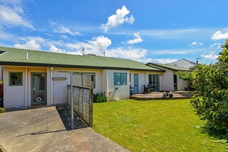 Photo of property in 32 Caroline Crescent, Highbury, Palmerston North, 4412