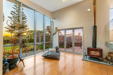 Photo of property in 21 Paekakariki Hill Road, Pauatahanui, Porirua, 5381