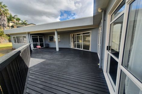 Photo of property in 18 Belleaire Court, West Harbour, Auckland, 0618