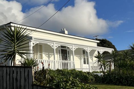 Photo of property in 77 Hine Street, New Plymouth, 4310