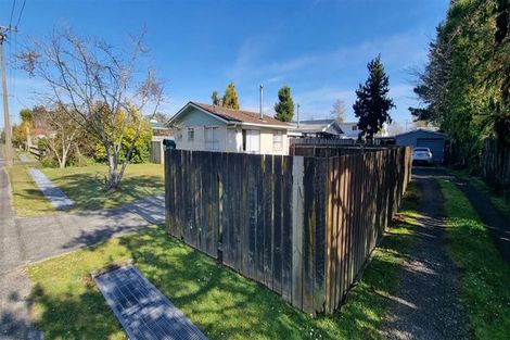 Photo of property in 8a Wyndham Road, Hannahs Bay, Rotorua, 3010