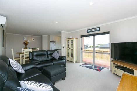 Photo of property in 15 Jules Crescent, Bell Block, New Plymouth, 4312