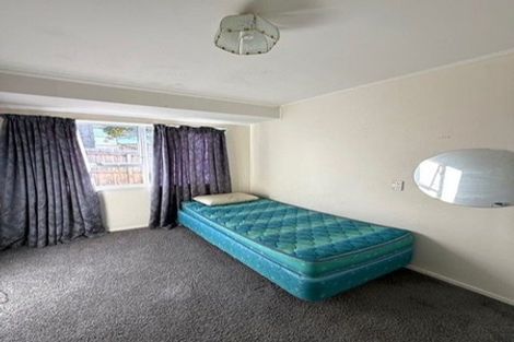 Photo of property in 261 Wairau Road, Totara Vale, Auckland, 0627