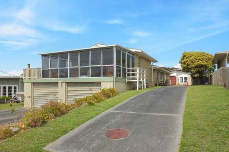 Photo of property in 14 Mack Street, Foxton Beach, Foxton, 4815
