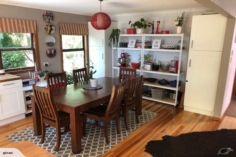 Photo of property in 17 Karen Road, Laingholm, Auckland, 0604