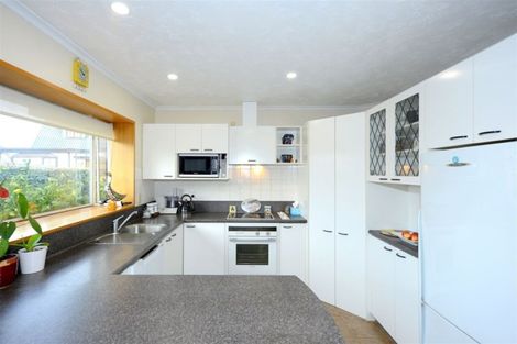 Photo of property in 2/52 Skerten Avenue, Hornby, Christchurch, 8042