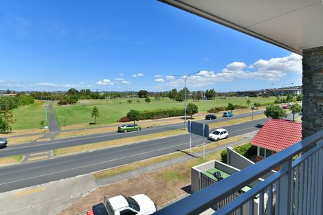Photo of property in 304/252 Centreway Road, Orewa, 0931