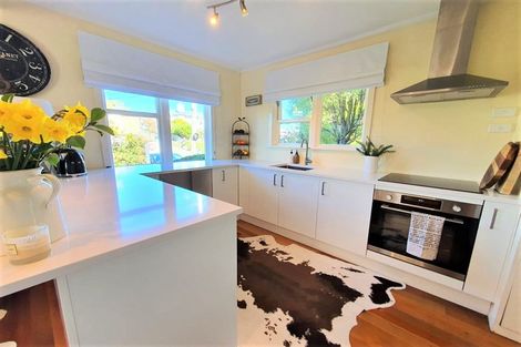 Photo of property in 8 Balmain Street, Newlands, Wellington, 6037