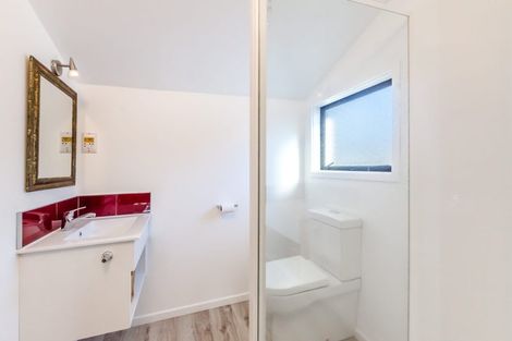 Photo of property in 15 Tiromoana Road, Raumati South, Paraparaumu, 5032