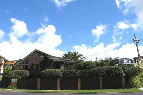 Photo of property in 2/942 Beach Road, Waiake, Auckland, 0630