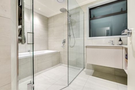 Photo of property in 145 Lake Crescent, Hamilton Lake, Hamilton, 3204