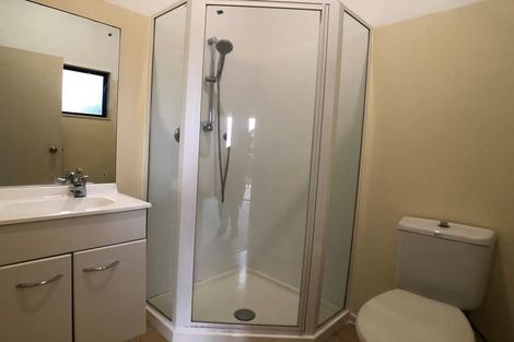 Photo of property in 12 Springwater Vale, Unsworth Heights, Auckland, 0632