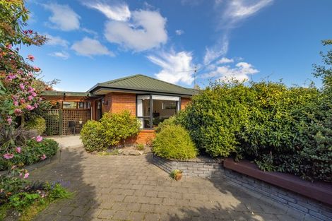 Photo of property in 2/6 Goodall Place, Redwood, Christchurch, 8051