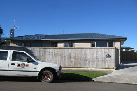 Photo of property in 27 Piper Place, Roslyn, Palmerston North, 4414