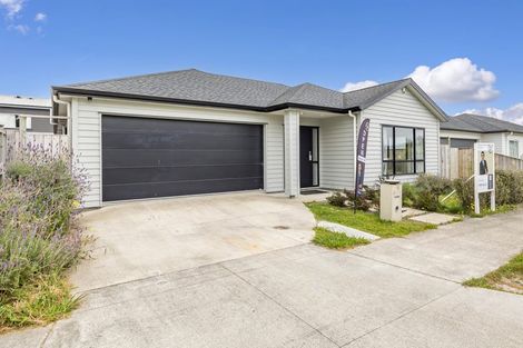 Photo of property in 15 Ropere Street, Kumeu, 0810