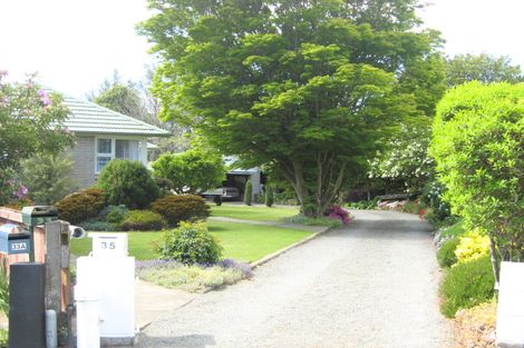 Photo of property in 35 Canberra Place, Redwood, Christchurch, 8051
