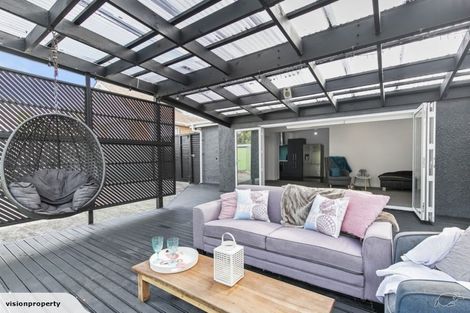 Photo of property in 142 Titirangi Road, New Lynn, Auckland, 0600