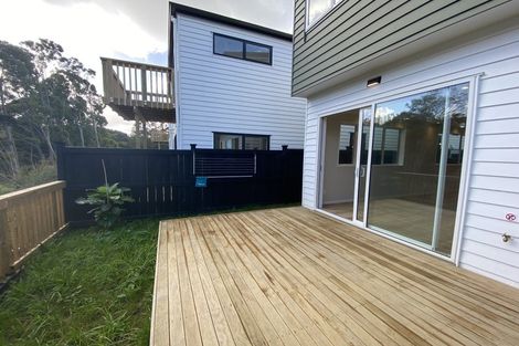 Photo of property in 35 Kaimai Avenue, Massey, Auckland, 0614