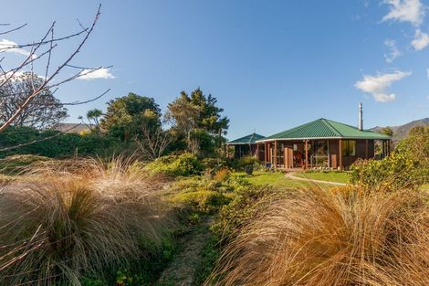 Photo of property in 10 Labyrinth Lane, Takaka, 7183