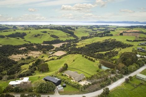 Photo of property in 126 Wilson Road, South Head, Helensville, 0874