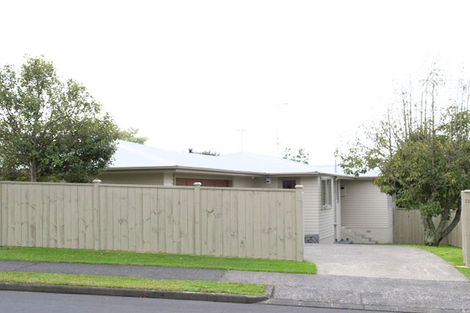 Photo of property in 12 Advene Road, Cockle Bay, Auckland, 2014