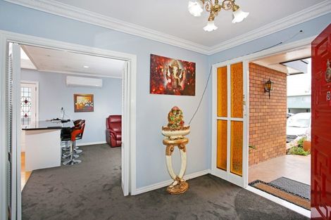 Photo of property in 3 Hillary Heights Avenue, Glendene, Auckland, 0602